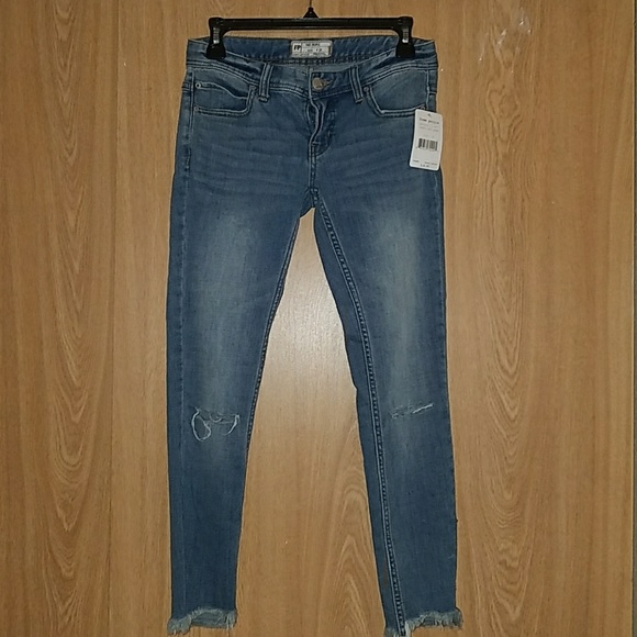 🇺🇦 Free People Y2K distressed Raw Hem skinny jeans Size 25 - Picture 2 of 5